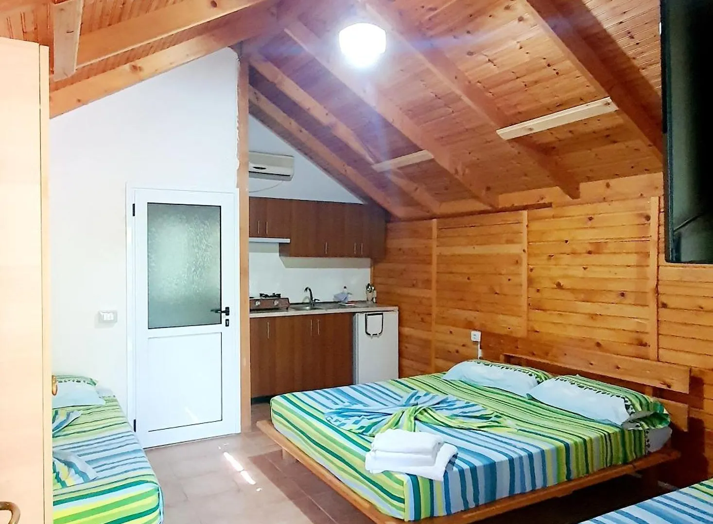 Toneda Seaside Bungalows Dhermi Lodge