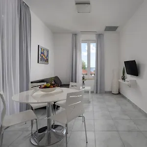 Apartments Club Vala , Selce Croazia